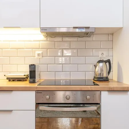 Trendy 2 Bedroom 5min To Metro