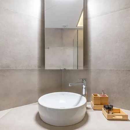 Trendy 2 Bedroom 5min To Metro