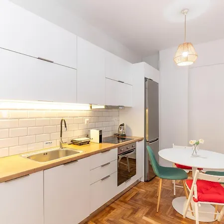 Trendy 2 Bedroom 5min To Metro Apartment *