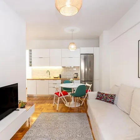 Trendy 2 Bedroom 5min To Metro Apartment Athens