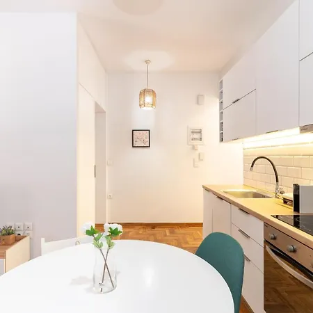Trendy 2 Bedroom 5min To Metro Athens