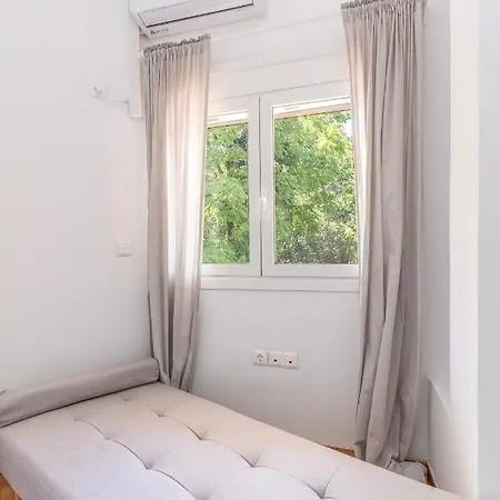 Trendy 2 Bedroom 5min To Metro