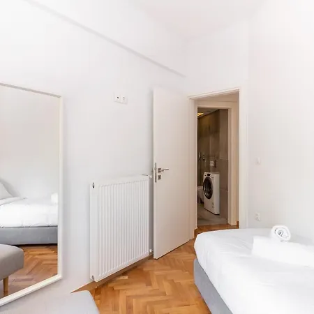 Trendy 2 Bedroom 5min To Metro * Athens