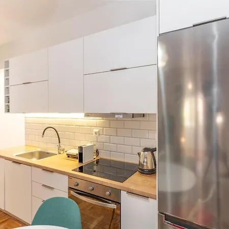 Trendy 2 Bedroom 5min To Metro *