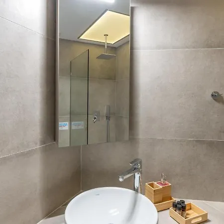 Trendy 2 Bedroom 5min To Metro Apartment *