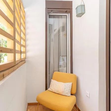 Trendy 2 Bedroom 5min To Metro Apartment Athens